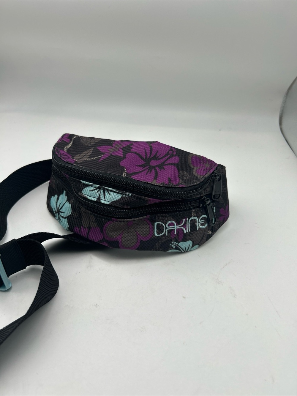DAKINE Black Purple Floral Fanny Pack Waist Bag Tropical